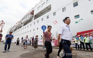 인천항에 정박한 중국 크루즈 모습 [연합뉴스 자료사진]